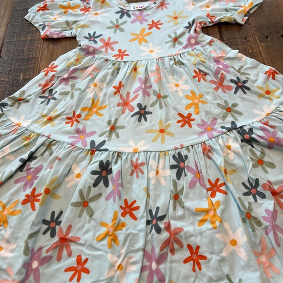Dot Dot Smile size 3/4, 5/6 or 7 girls daisy Tier dress new - Picture 2 of 3